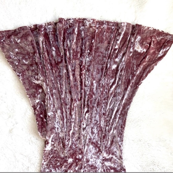 Velvet strapped Dress - Picture 4 of 5